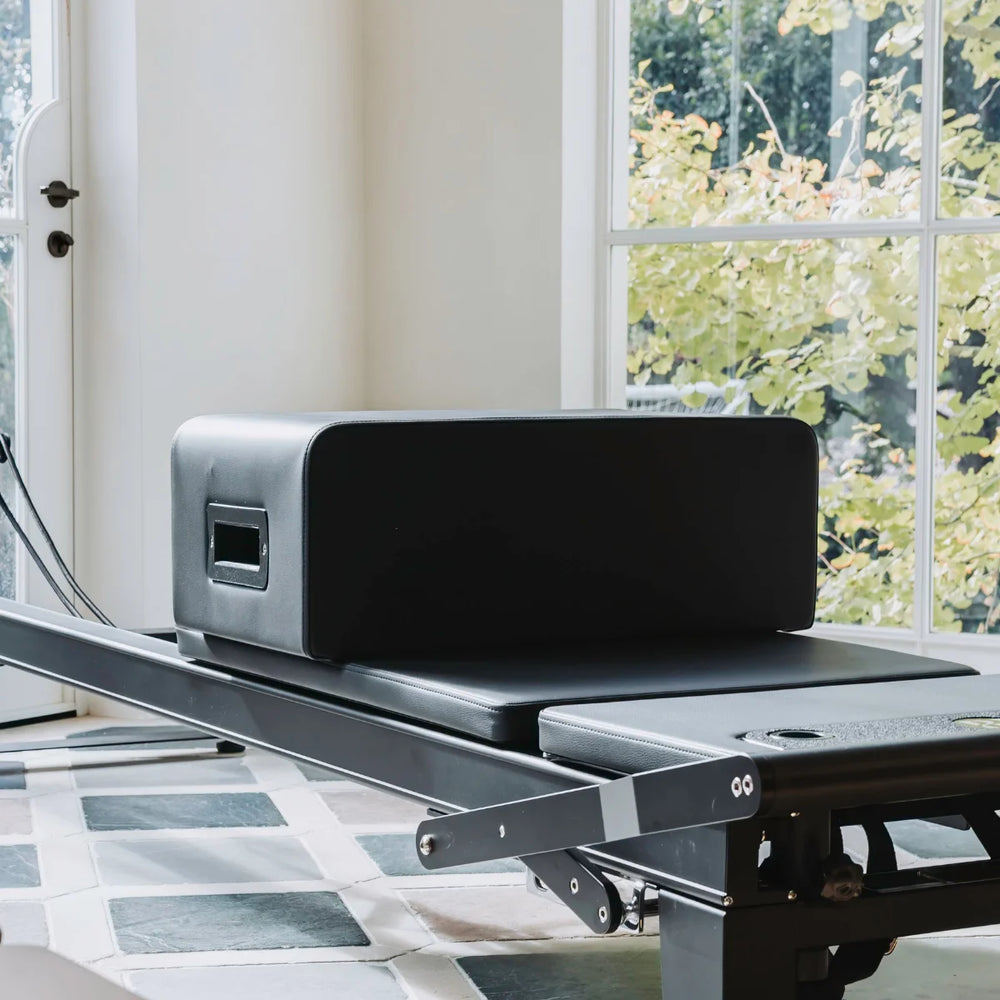Pravéon Curved Edge Sitting Box